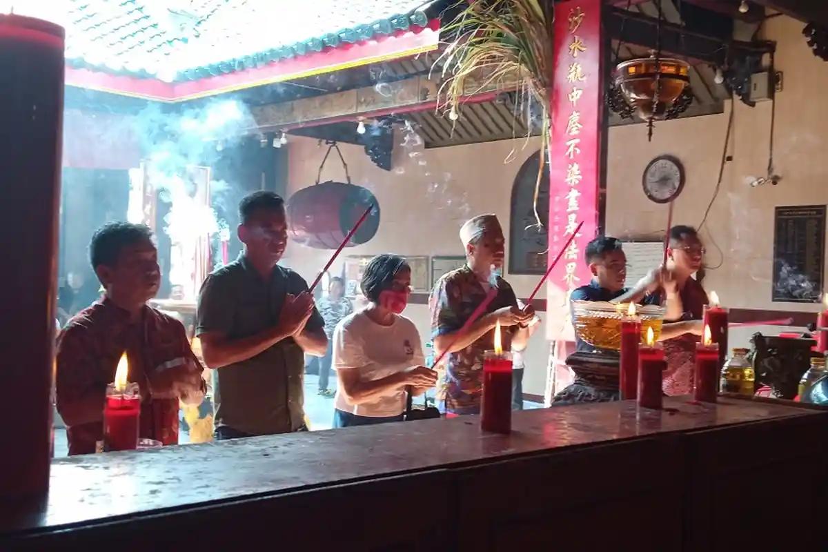 Awali Prosesi Imlek, Kopi Semawis Gelar Doa Bersama di Kelenteng Tay Kak Sie Semarang