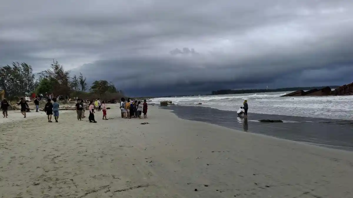 Isak Tangis Warnai Pencarian Korban Tenggelam di Pulau Baai Bengkulu, Panggil Nama Korban