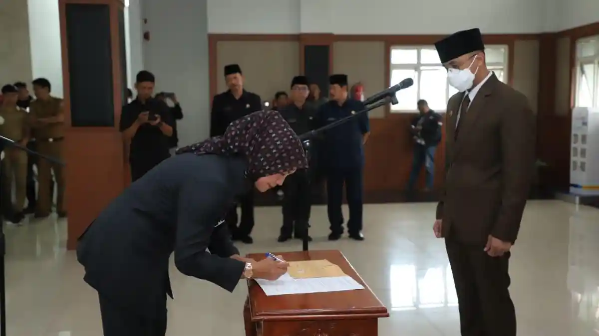 Bupati KBB Hengky Kurniawan Rombak dan Lantik 25 Pejabat Baru Setingkat Kepala Dinas