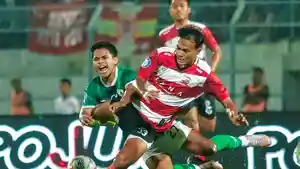 M-Ridwan-Tampil-Gemilang-PSS-Sleman-Curi-Satu-Poin-Penting-di-Markas-Madura-United.jpg