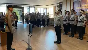 Kapolda-Sulbar-kiri-saat-memimpin-serah-terima-ja.jpg