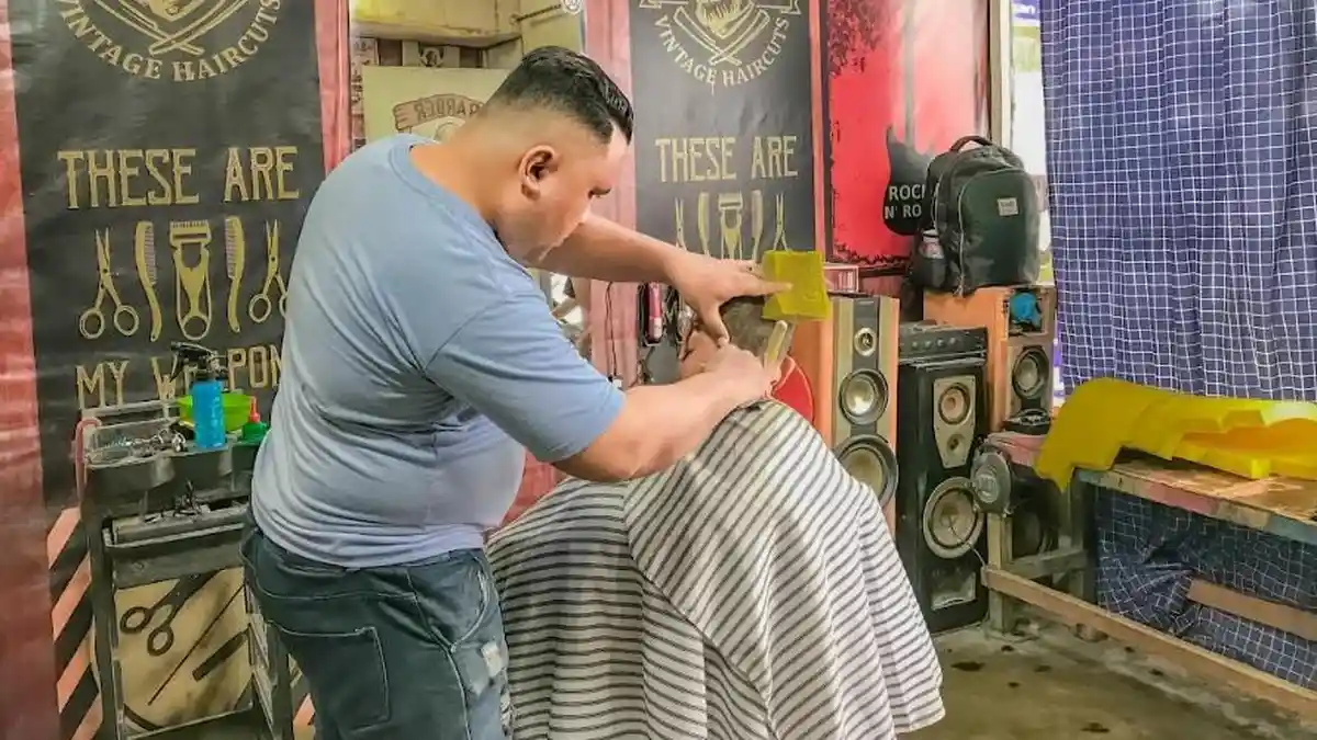 Barber Shop di Gorontalo Dibanjiri Pelanggan, Model Guntingan Low Fade Jadi Tren Lebaran 1446 H