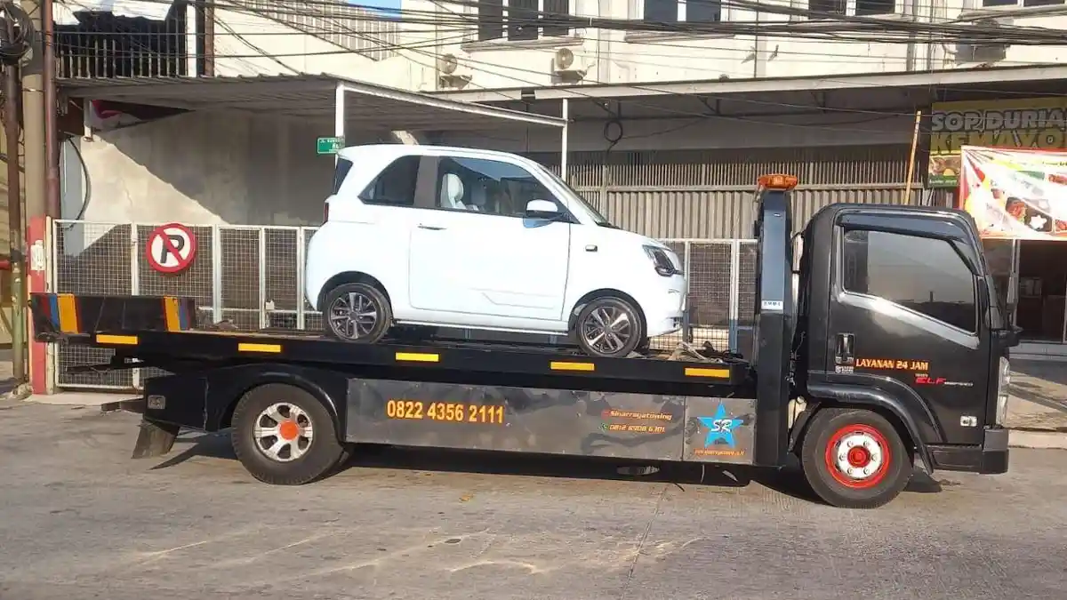 Cara Menderek Mobil Listrik yang Mogok Agar Tidak Rusak