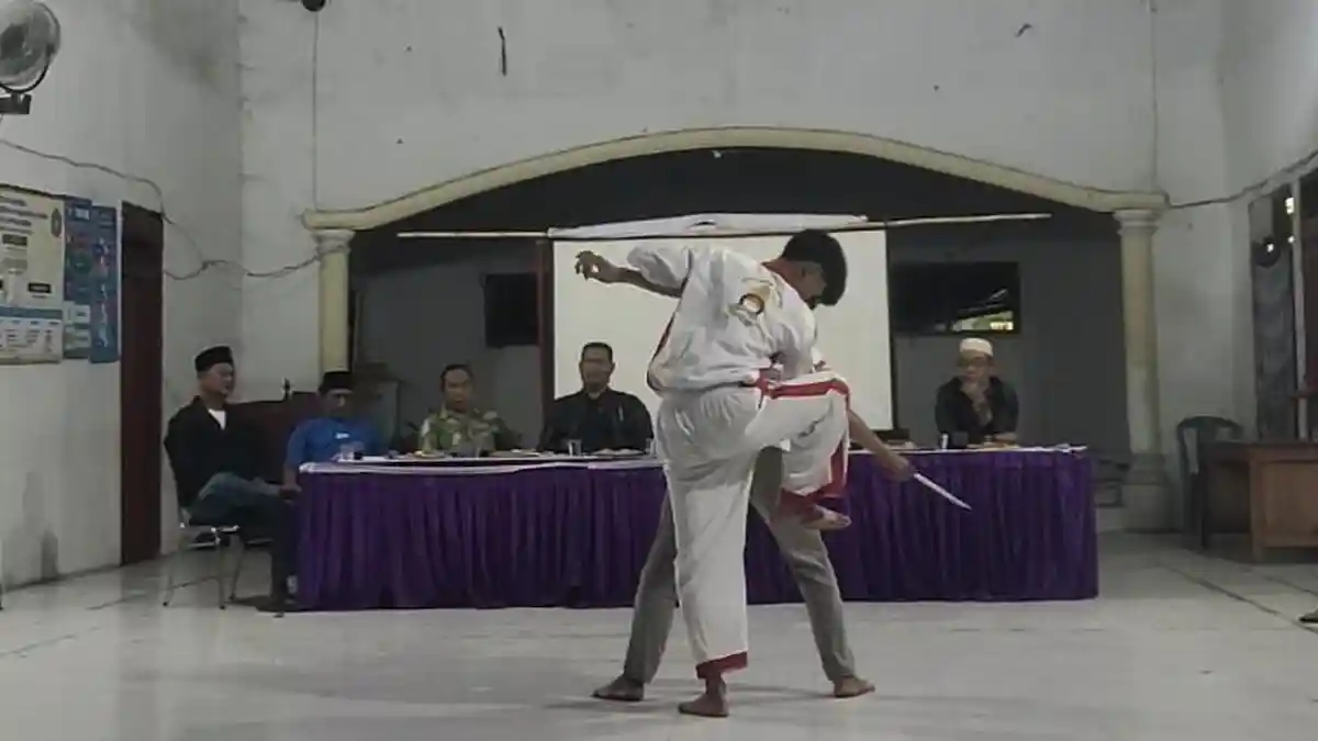 Polsek Terbanggi Besar Buka Latihan Pencak Silat Sekinci-kinci