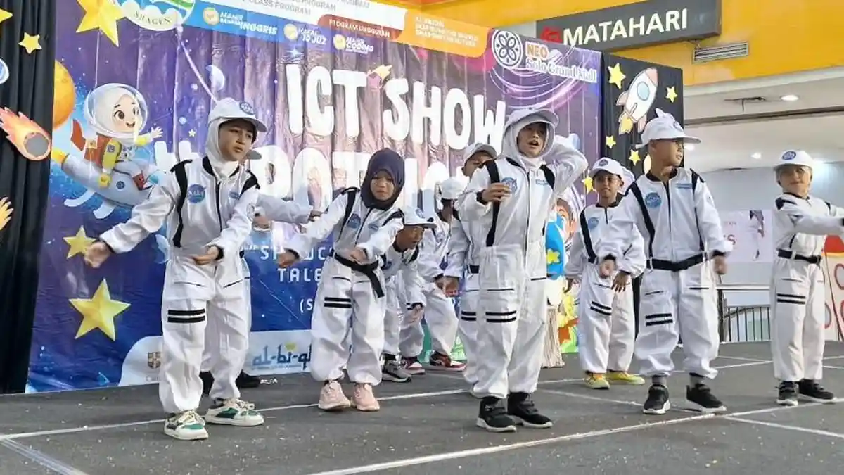 ICT Show 'Spotlight' SDII Al Abidin Sragen, Saat Siswa SD Belajar ...