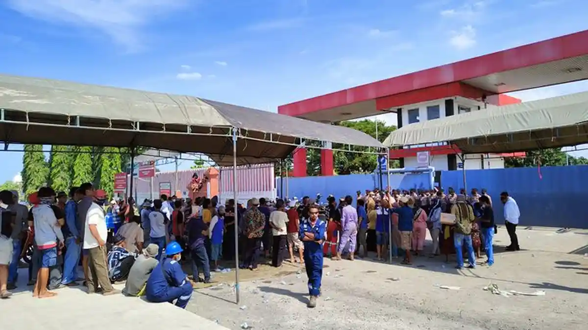 Warga Nekat Dirikan Tenda Depan Pertamina ITB di Indramayu, Ancam Duduki Sampai Orang Penting Datang