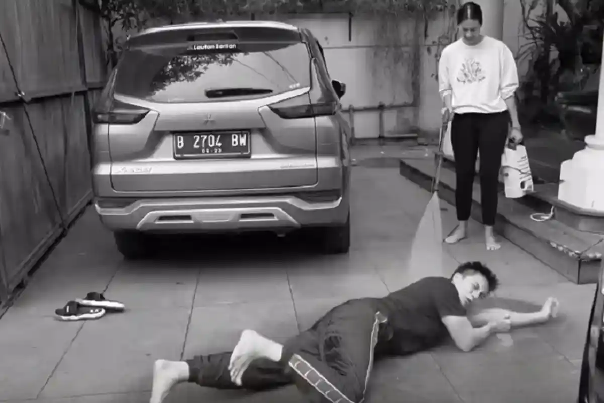 Paula Semprot Baim Wong dengan Disinfektan karena Geram Lihat Tingkahnya yang Tak Mau di Rumah