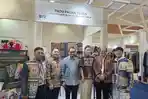 pose-bersama-dalam-festival-Indonesia-Sharia-Economic-Festival-ISEF-t.jpg