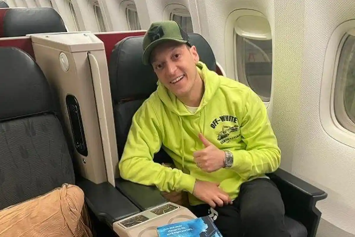 TERPOPULER BOLA Gresik United Bermain di Hadapan Ultras Gresik hingga Mesut Ozil Pamer Makan Rendang