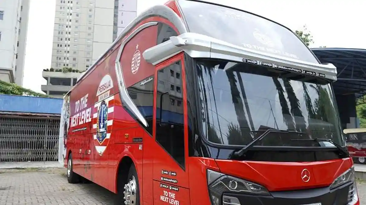 Liga 1 2022: Bus Baru Persija Jakarta Keluaran Skylander R22 Dengan ...