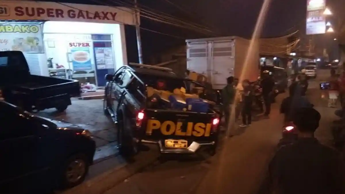 Gudang Miras di Depok Digerebek, Ratusan Botol Miras Diamankan Polisi