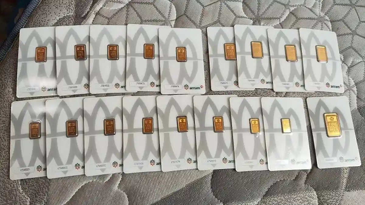 Harga Emas Antam, UBS dan Galeri24 Hari Ini Bervariasi, Cek Prediksi 26 November 2025 Besok