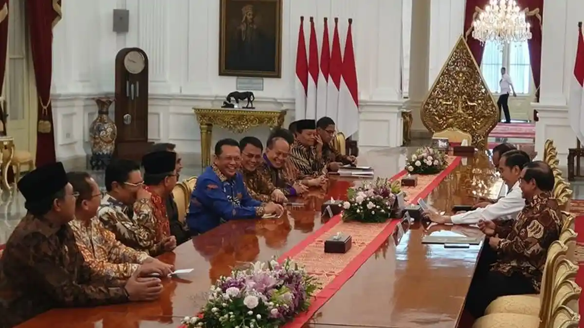 Jokowi Bungkam Lagi Ditanya Perppu KPK, Ketua dan Wakil Ketua MPR Minta Wartawan Tanya Masalah Lain
