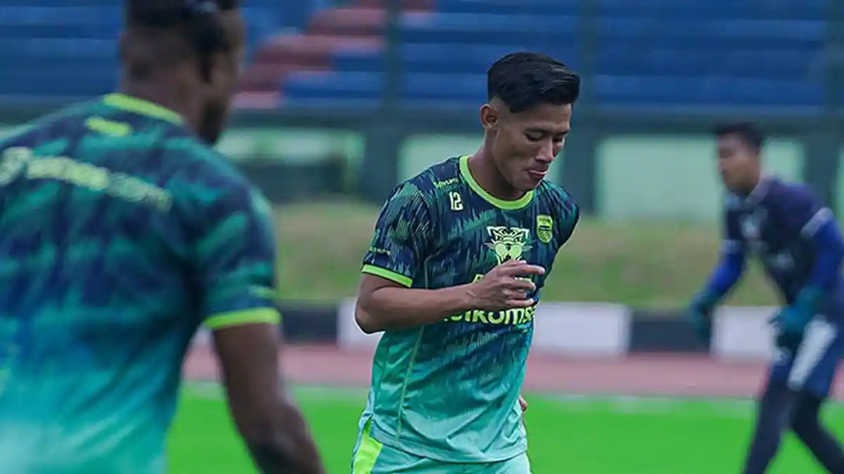 Persebaya Surabaya vs Persib Bandung Hari Ini, Dua Bek Andalan Luis Milla Ini Dipastikan Absen
