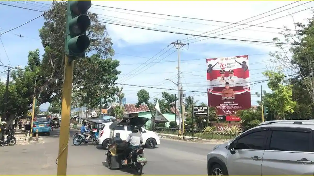Perempatan Rawan Kecelakaan, Sopir Bentor Limboto Gorontalo Rela Patungan Perbaiki Lampu Lalu Lintas