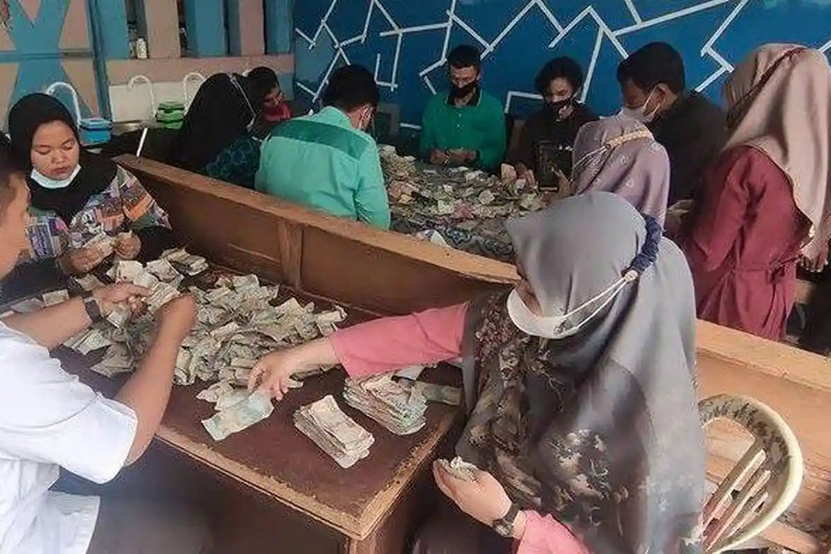 Kakek Disabilitas Miliki 9 Karung Uang, 7 Karung Rp 174 Juta, Sumber Pendapatannya Tak Disangka