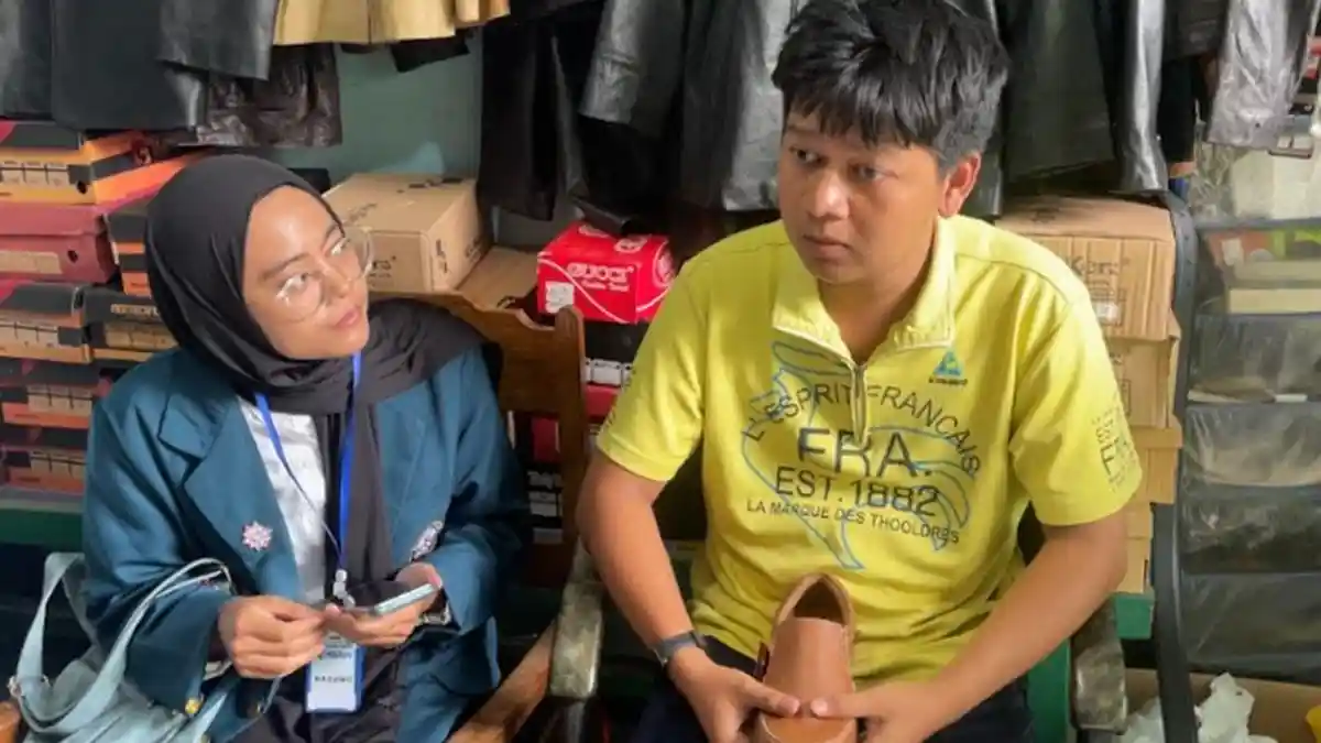Mengintip Produksi Sepatu dan Sandal Kulit Homemade di Semarang