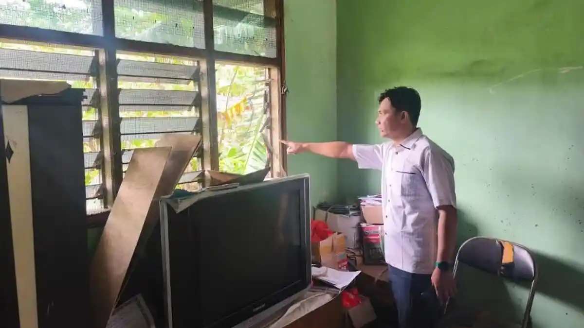 Gagal Bobol Sekolah, Pemuda Asal Surabaya Tertangkap Basah Guru SMP Diponegoro Gresik Saat Beraksi