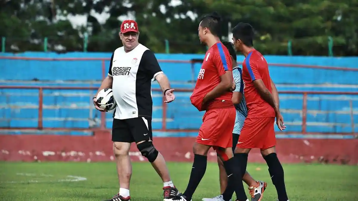 Di Bawah Performa, Robert Kecewa