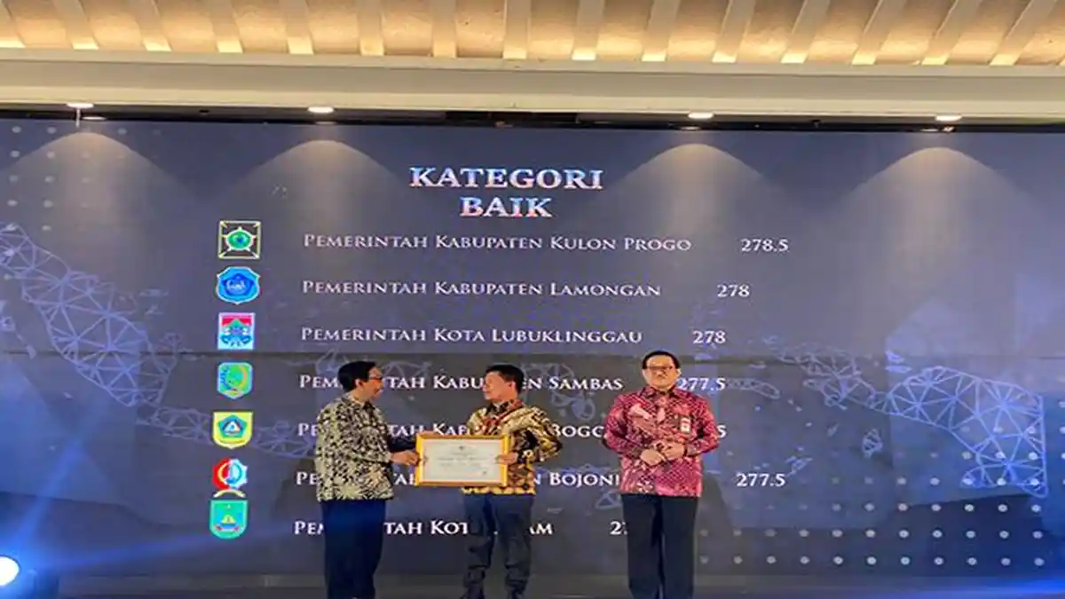 Pemda Sambas Terima Anugerah Meritokrasi 2022 Predikat Terbaik