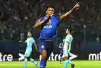 selebrasi-striker-arema-fc-dedik-setiawan-merayakan-gol.jpg
