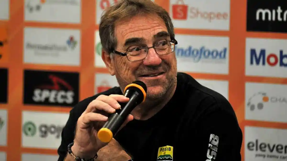 Persib On-fire dengan 4 Kemenangan Beruntun, Robert Rene Alberts Minta Pemain Tetap 'Membumi'