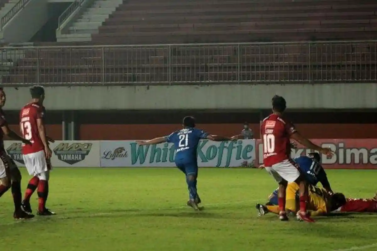 Bukan Ezra Walian, Persib Bandung Pasang Frets Butuan sebagai Tandem Ferdinand Sinaga, Ini Alasannya