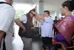 Hidayat-Arsani-di-Bandara-Depati-Amir-neeeee.jpg