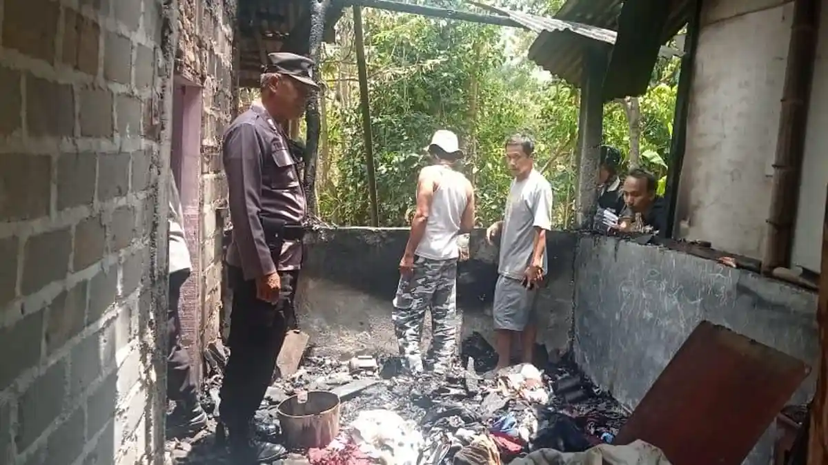 BREAKING NEWS: Kebakaran 1 Rumah di Dlingo Bantul, Diduga Api Berasal dari Pembakaran Sampah