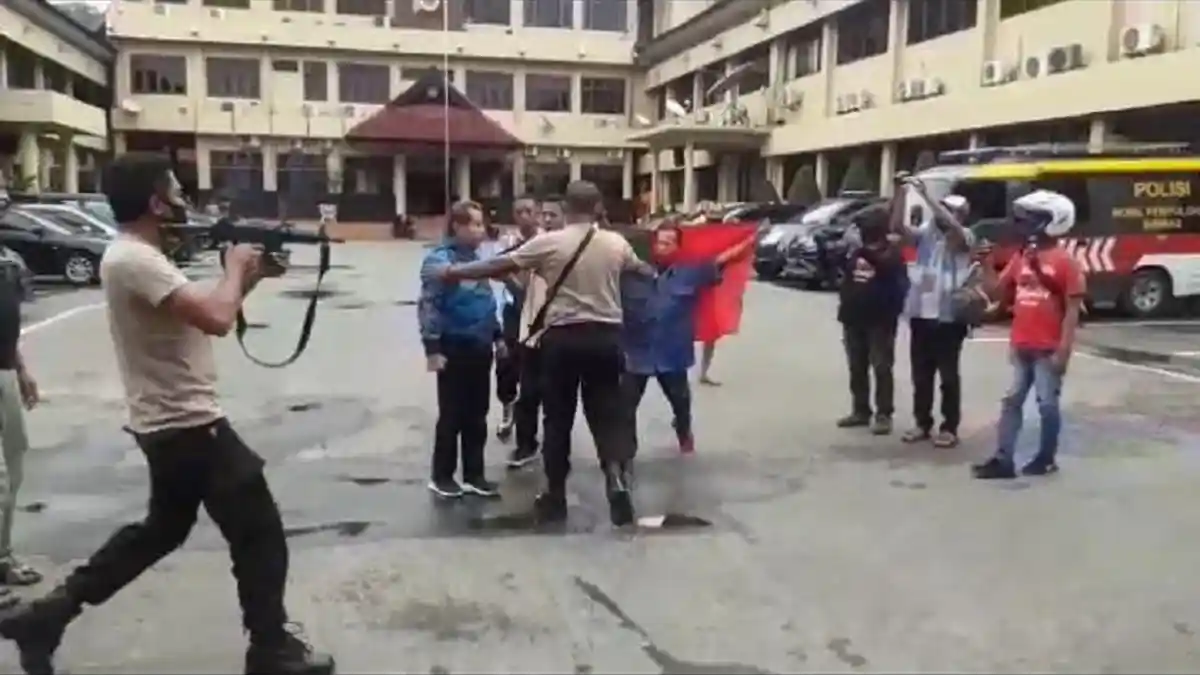 Kelompok Separatis Nekat Kibarkan Bendera RMS di Polda Maluku, Rupanya Ingin Menyerahkan Diri
