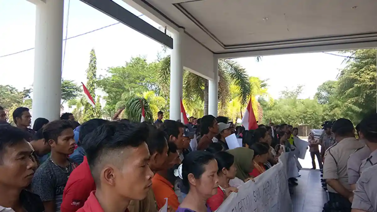 Buruh Delima Makmur Unjuk Rasa ke DPRK Aceh Singkil