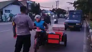 Polsek-Kuta-Alam-menegur-salah-satu-pengendara-becak-mesin-2026.jpg