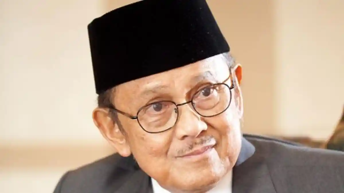 Hoaks Kabar BJ Habibie Meninggal, Sang Cucu Meradang