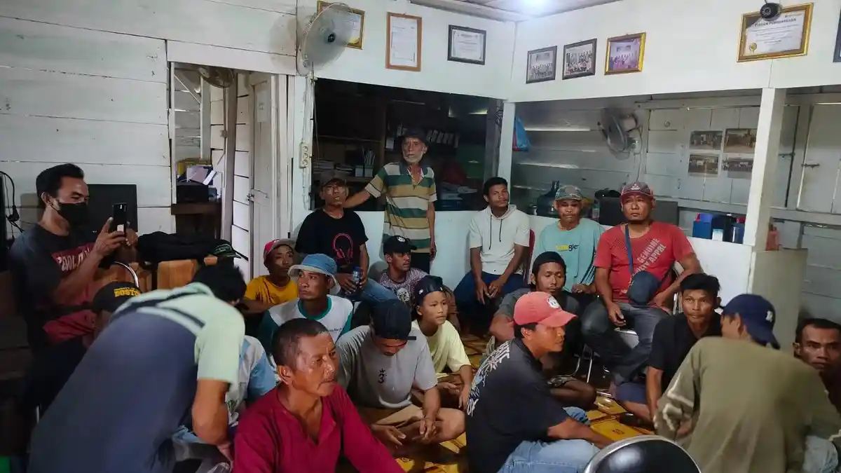Pondok Warga Dibakar Oleh Oknum Tak Bertanggung Jawab, Massa Geruduk Kantor PT PML di OKU Selatan