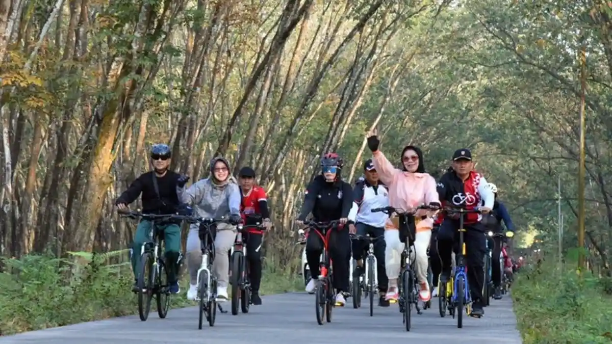 Gowes Jumat Pagi Bupati Sukoharjo, Lewati Alaska dan Sapa Warga Polokarto