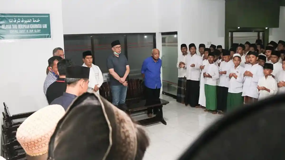 Bukan Janji, Mulyadi Punya Bukti Nyata Kepedulian Terhadap Pesantren