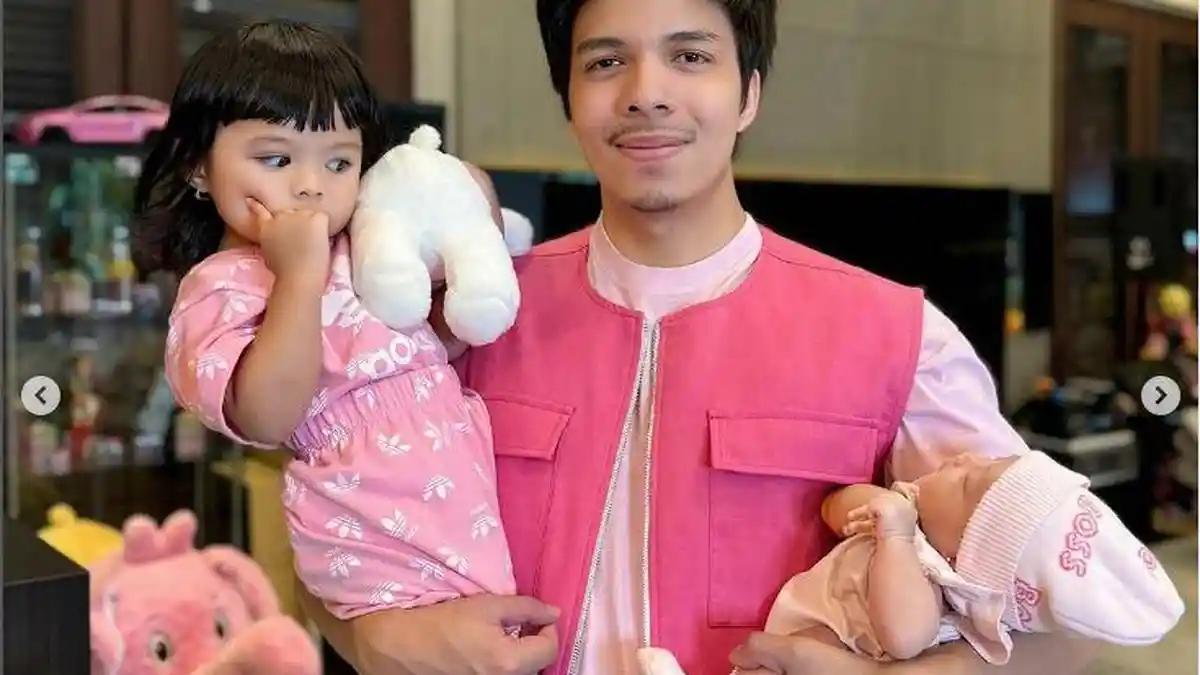 Potret Ameena Bombastic Side Eye ke Azura saat Digendong Atta Halilintar