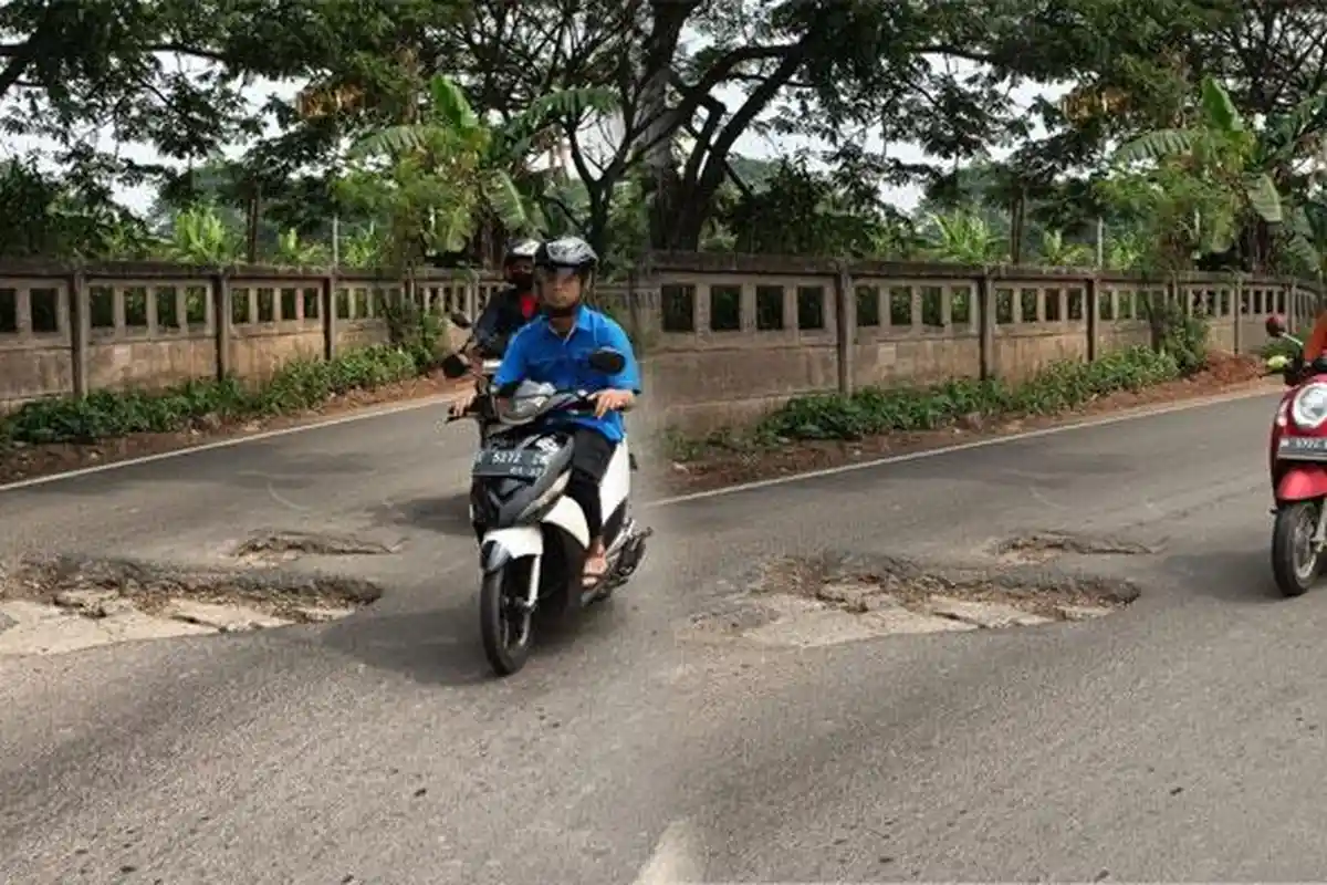 Pengusaha Gercep Perbaiki Sendiri Jalan Rusak, Geram Sama Komentar Pemerintah di Medsos: Masak Gitu?