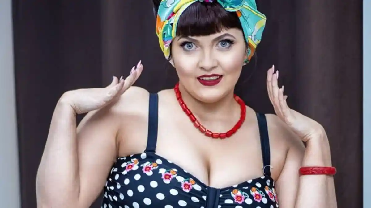 Guru  Ini Dipecat Gara-gara Pasang Foto Pakai Baju Renang di Instagram