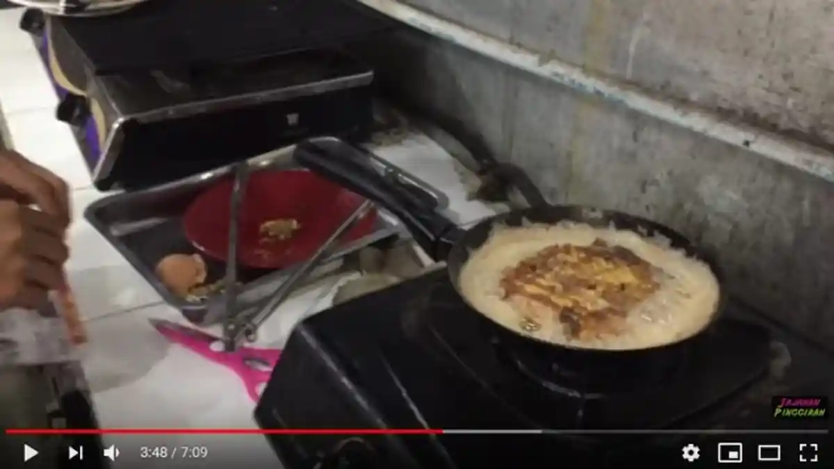 Viral, Cara Memasak Mie Instan Tanpa Air, Mie Goreng Jadinya Benaran Digoreng, Warganet Protes