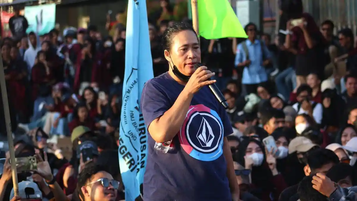 Emak-emak Orasi di Depan Gubernur Gorontalo saat Demo di Bundaran Saronde, Ngeluh soal Gas Elpiji