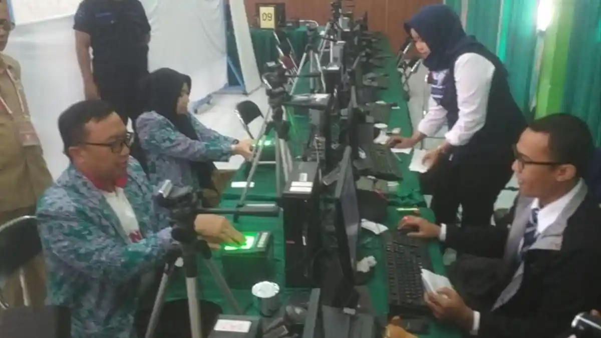 Menpora Imam Nahrawi dan Istri Pilih Naik Haji Jalur Reguler dan Antre 7 Tahun, Ini Alasannya
