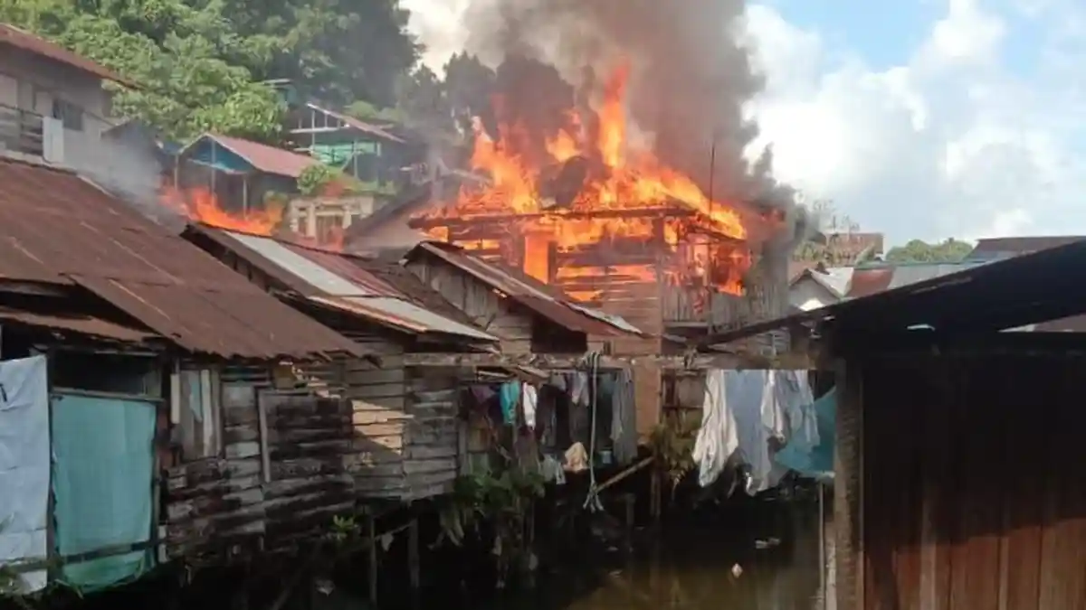 BREAKING NEWS: Kawasan Pasar Ijabah Samarinda Terbakar, Berawal dari Kepulan Asap Kecil
