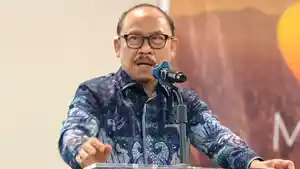 Gubernur-Suhardi-Duka-menghadiri-sekaligus-membuka-Sidang-Majelis-Daerah-GBI-Sulbar.jpg