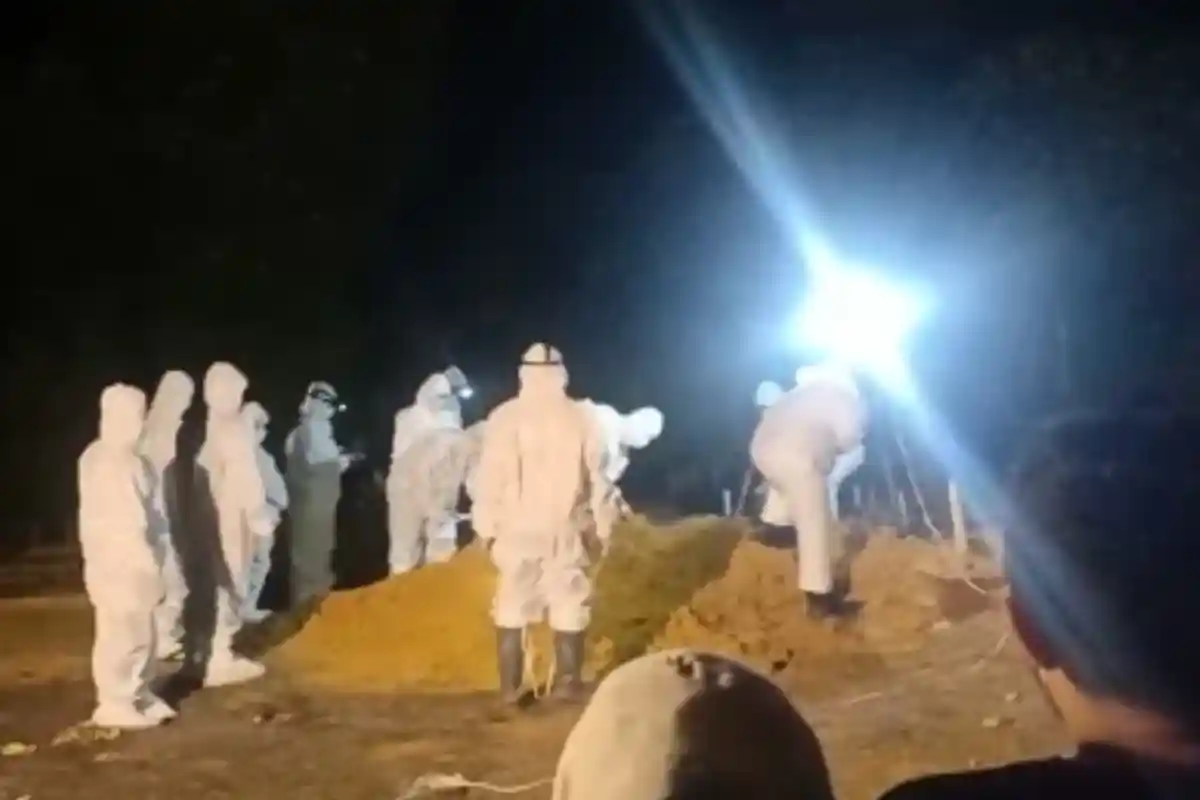 Petugas Sampai Tidur di Makam, Kelelahan Kuburkan Puluhan Jenazah Covid-19 Dalam Sehari