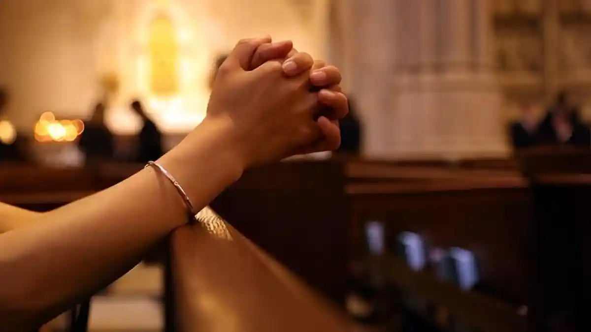 Doa Tahun Baru 2026 Kristen: Memulai Tahun dengan Iman, Harapan, dan Syukur