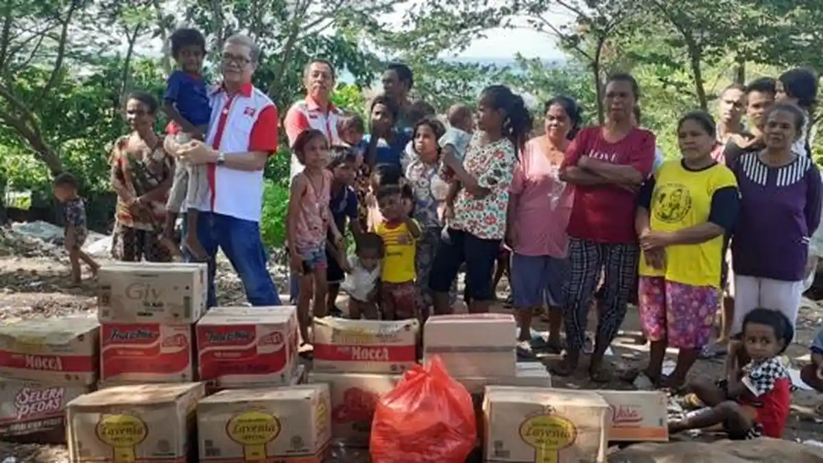 INTI NTT Salurkan Berkat Bagi 32 Keluarga Pemulung di Kota Kupang