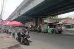 Pedagang-Kaki-Lima-PKL-di-kawasan-flyover-Peterongan.jpg