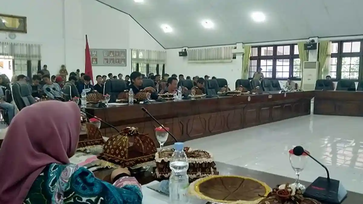 Poros Pemuda Demokrasi Sulsel Wilayah II Datangi DPRD Barru, Enam Tuntutan untuk Bupati Suardi
