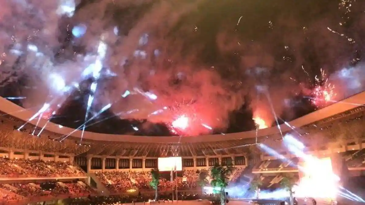 Presiden Jokowi Disambut Ribuan Warga di Stadion Lukas Enembe